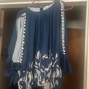 New never worn with tags. Split sleeve.